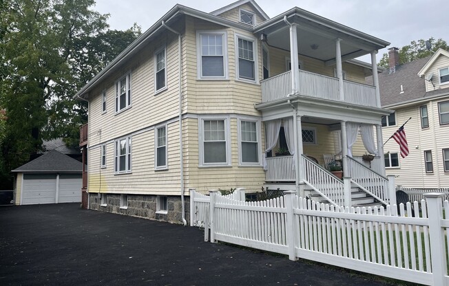 3 beds, 1 bath, 1,300 sqft, $3,200, Unit 2