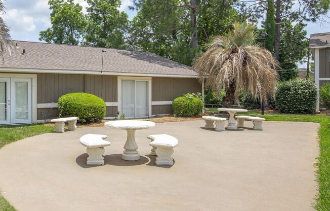 3 beds, 2.5 baths, 1,322 sqft, $950