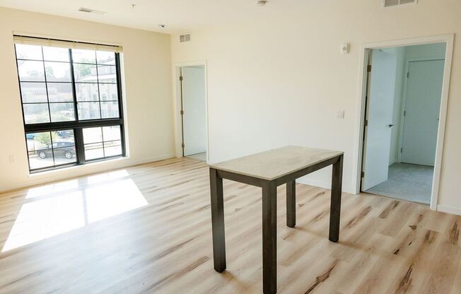 2 beds, 1 bath, 795 sqft, $1,700, Unit 210