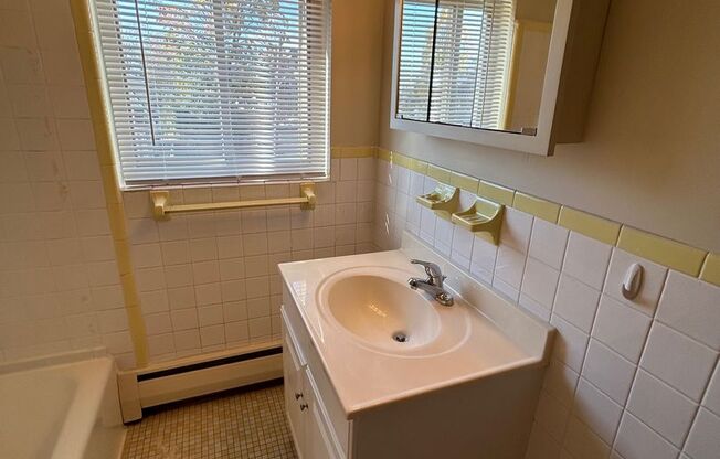 1 bed, 1 bath, $1,250, Unit 307