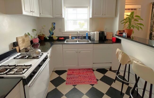 1 bed, 1 bath, 750 sqft, $1,725, Unit 282-05