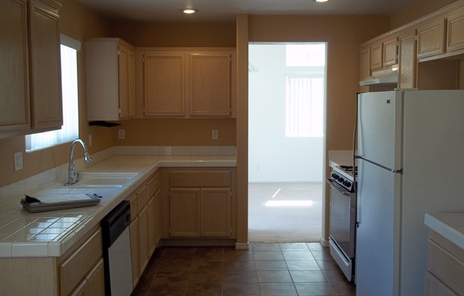 FANTASTIC GREEN VALLEY HOME IN GATED LEGACY VILLAGE COMMUNITY!