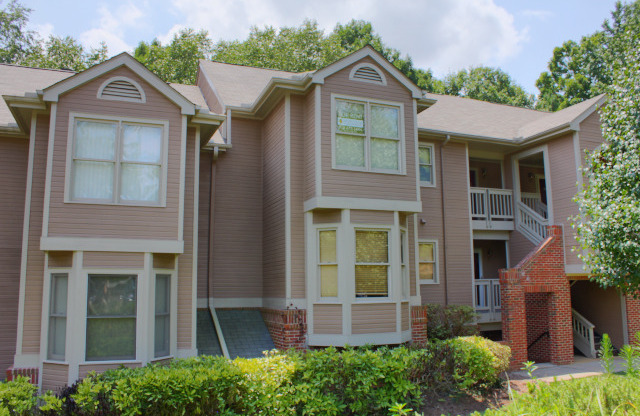 Cute & Affordable 2 Bedroom Condo in Cary! - Available Early August!