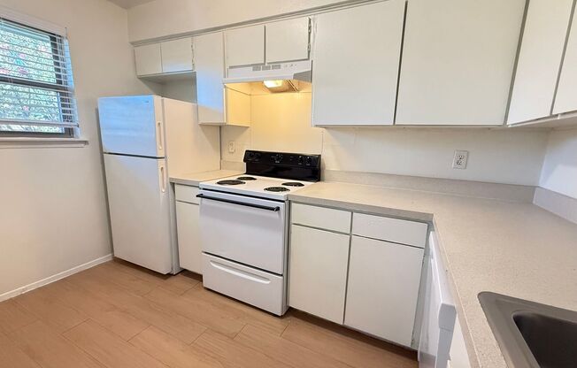 2 beds, 1 bath, 924 sqft, $1,709, Unit OPA-225
