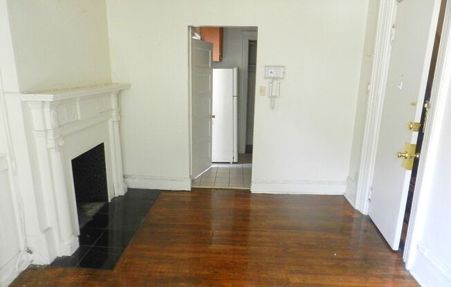 Modern Studio w/ Bay Windows & Sleeping Loft!*Available July*