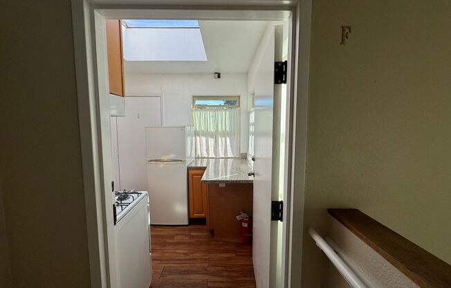 1 BEDROOM, 1 BATHROOM IN OAKLAND