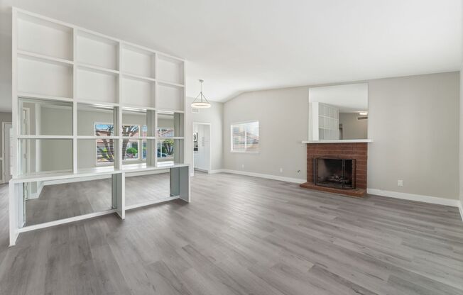 Great Single Story with Large Backyard!!