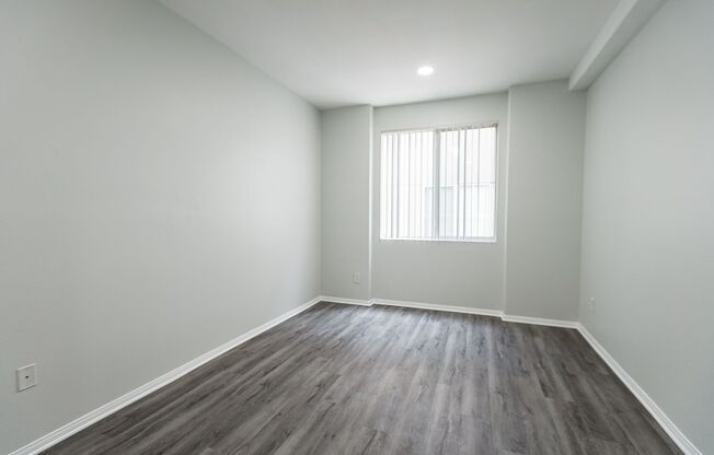 1 bed, 1.5 baths, 750 sqft, $1,998, Unit 100