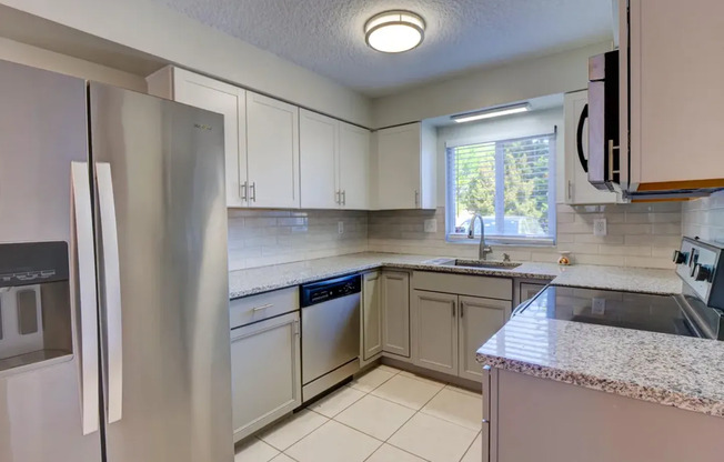 Spacious 2brm 1.5ba Condo in The Villas off Conway Rd.