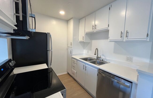 2 beds, 2 baths, 905 sqft, $2,198, Unit 214