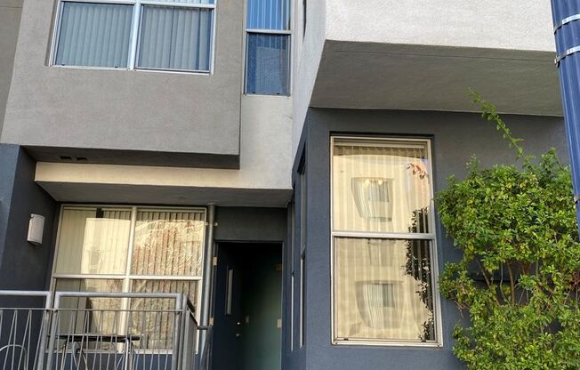 Dual Master 2 Bed 2.5 Bath - Walk-up townhouse at Atria!