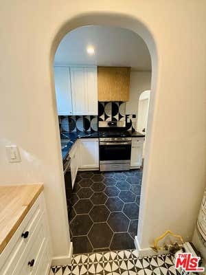 1 bed, 1 bath, 700 sqft, $2,150