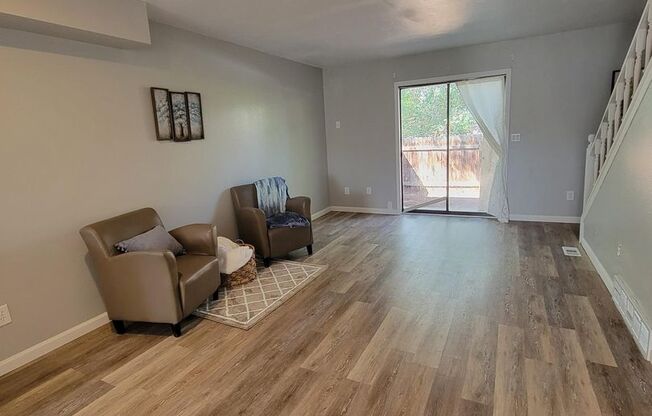 2 beds, 1.5 baths, 1,050 sqft, $1,400, Unit B