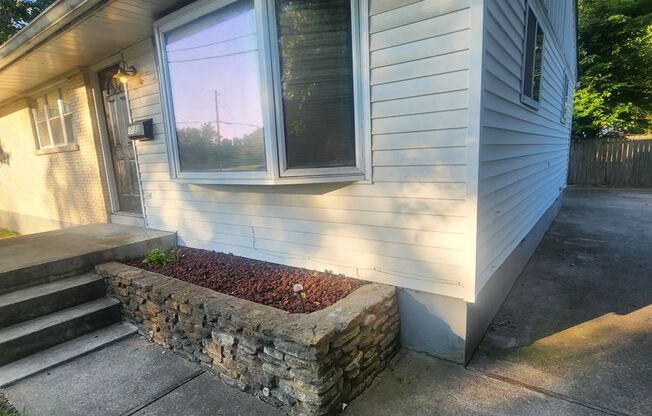 Updated 3 bedroom 1.5 home great for entertaining!