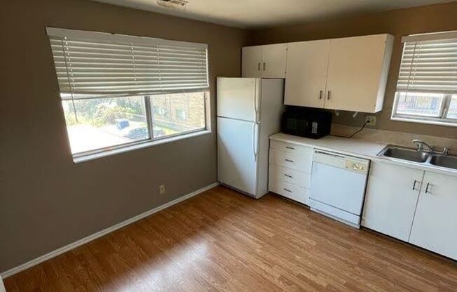 3 beds, 1 bath, 1,000 sqft, $1,295, Unit Unit 6