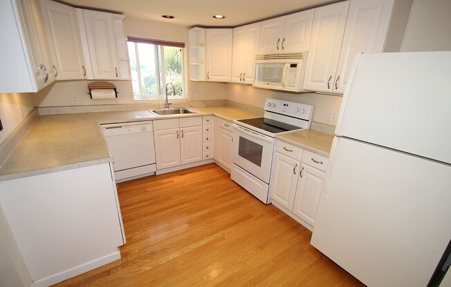 UPDATED & WELL MAINTAINED 3 BED, 2 BATH SEATTLE HOUSE FOR RENT