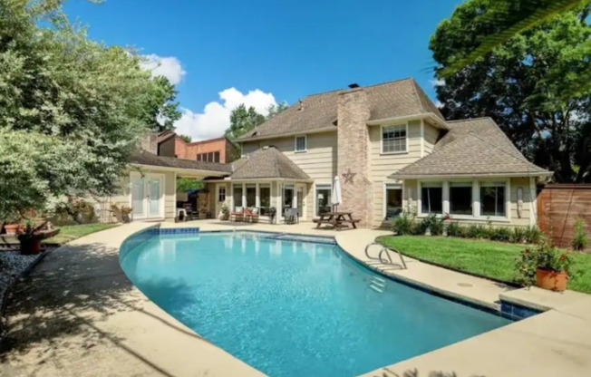 1911 BIG HORN DR