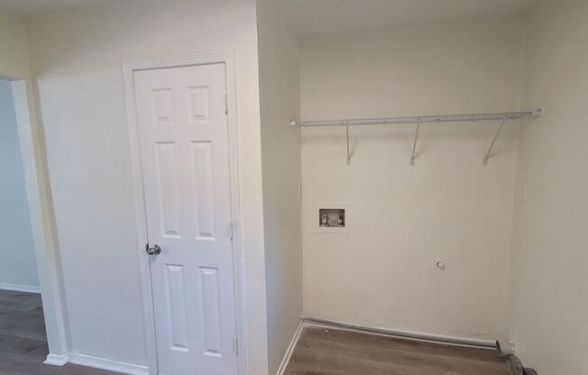 2 beds, 1 bath, 750 sqft, $1,045, Unit Unit B