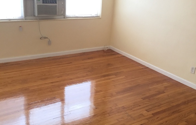 Studio, 1 bath, 500 sqft, $1,749, Unit 9