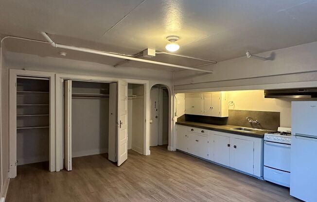 Studio, 1 bath, 320 sqft, $850, Unit C