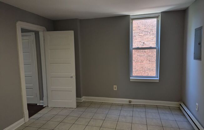 1 bed, 1 bath, 450 sqft, $875, Unit 2nd Rear