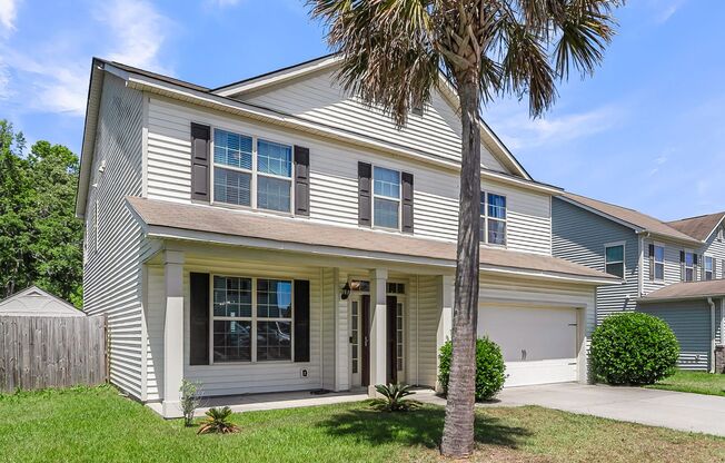 Beautiful & Bright 5BR Home with Large Backyard in North Charleston
