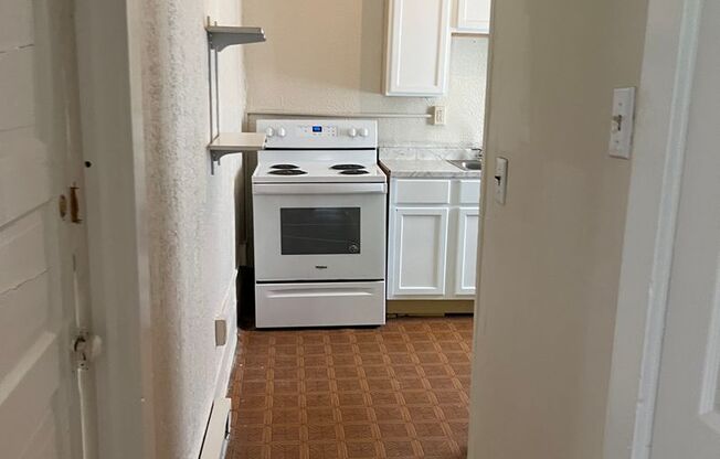 1 bed, 1 bath, 1,000 sqft, $550