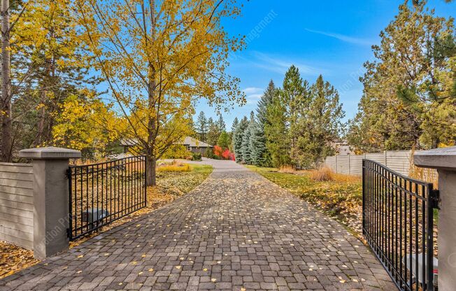 Stunning, one-of-a-kind luxury rental on the Deschutes River!