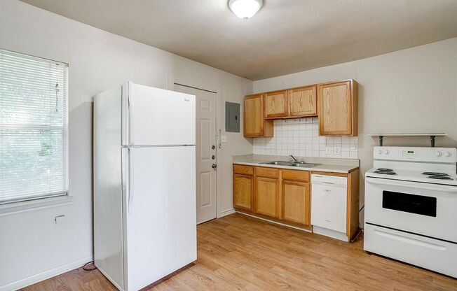 2 beds, 1 bath, 900 sqft, $1,195, Unit 3419 D