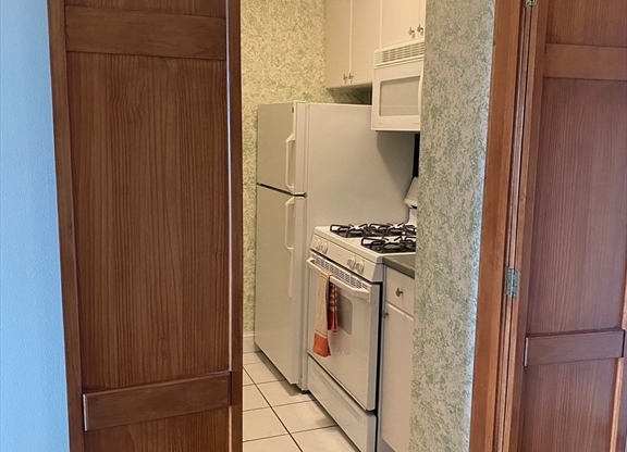 1 bed, 1 bath, 590 sqft, $3,500, Unit 17J
