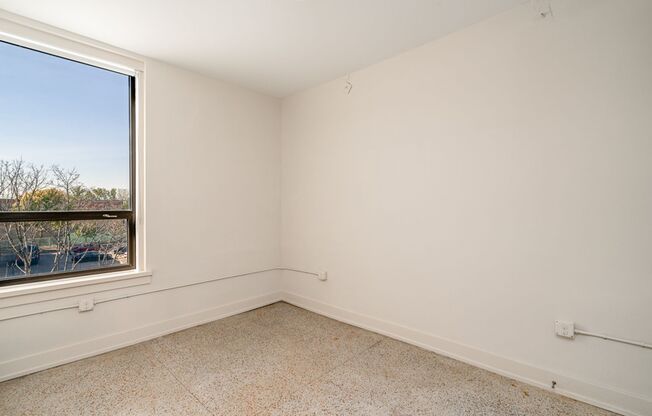 1 bed, 1 bath, $1,000, Unit 875 Michigan Ave Apt. 303