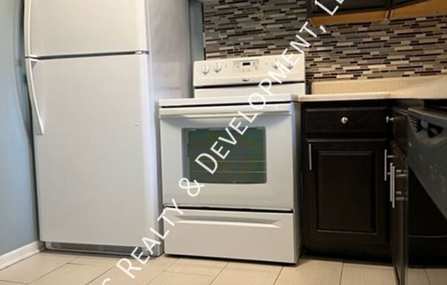 1703 W DENNIS DR