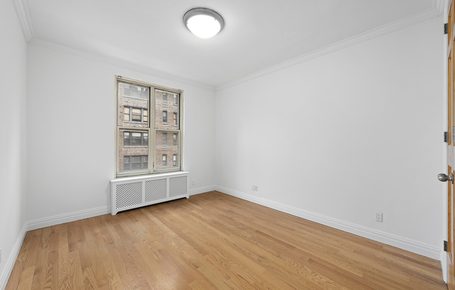 2 beds, 1 bath, $4,600, Unit 4A