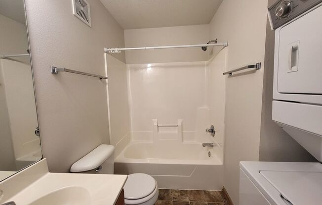 2 beds, 1 bath, 805 sqft, $975, Unit 206