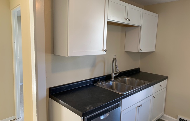 2 beds, 1 bath, $1,400