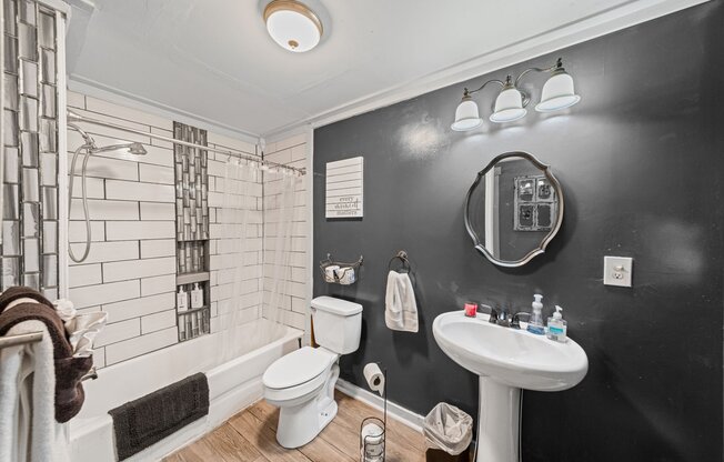 116 W 4 AVE