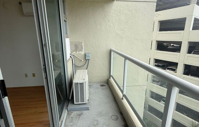 2 beds, 1 bath, $2,700, Unit UNIT 603