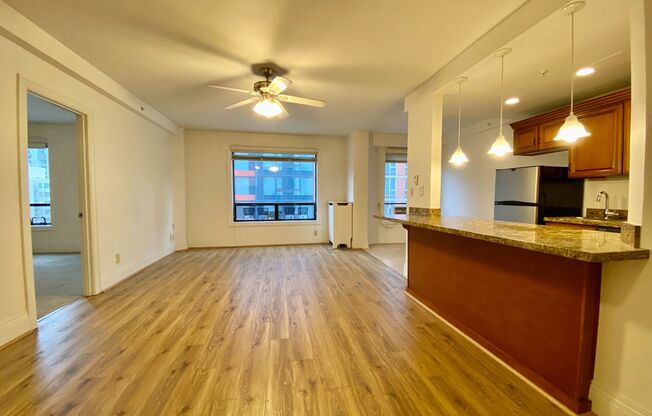 1 bed, 2 baths, 692 sqft, $2,295, Unit 0512