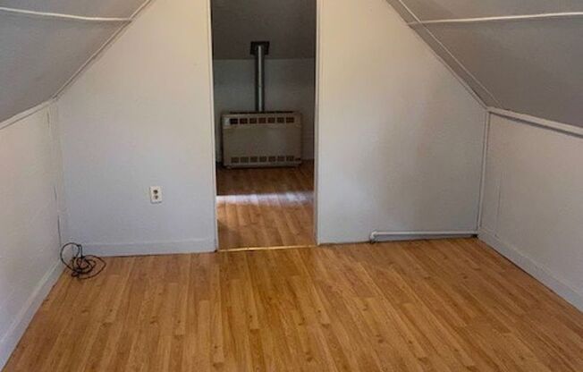 2 beds, 1 bath, $765, Unit Unit 2