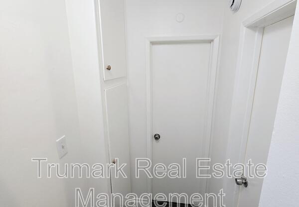470 RIVERDALE DR