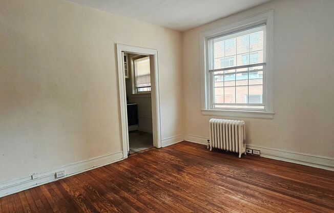 2 beds, 1 bath, 1,100 sqft, $1,725, Unit F1