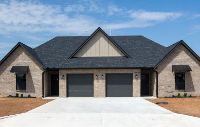 2 4 EMERALD CT