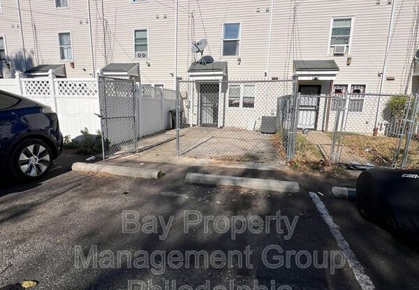 1610 W DIAMOND ST