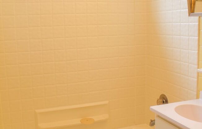 2 beds, 1 bath, 665 sqft, $950, Unit 1732P