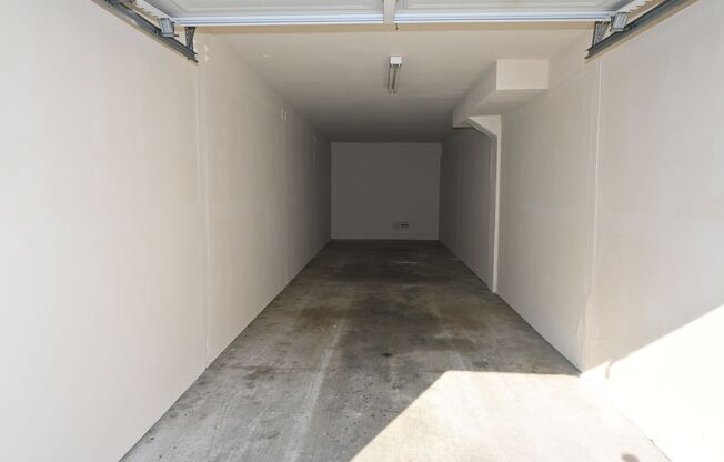 2 beds, 2 baths, $2,400, Unit 10