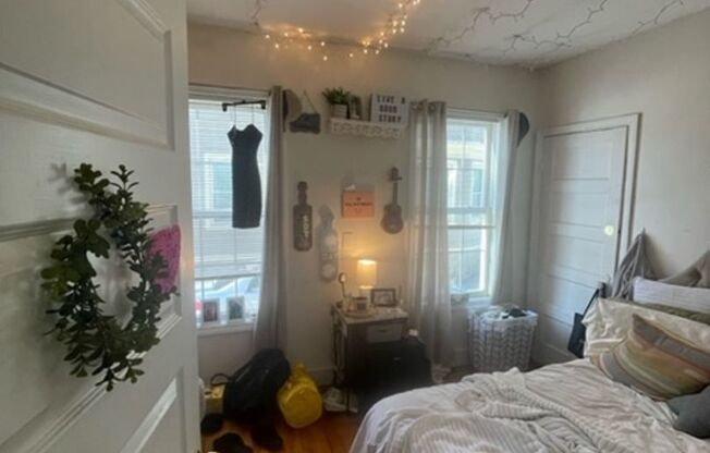 3 beds, 1 bath, $2,400, Unit 624 Smith #1