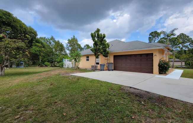 Beautiful Home in the Loxahatchee/ West Palm Beach area 3 Bed 2 Bath w/ Large Yard