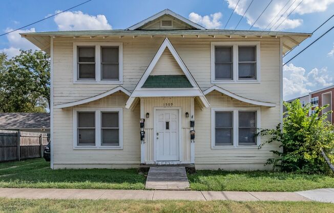 Efficiency apartment in the Historical Fairmount District!