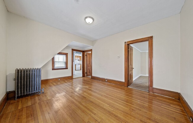 3 beds, 1 bath, 1,200 sqft, $2,500, Unit 28