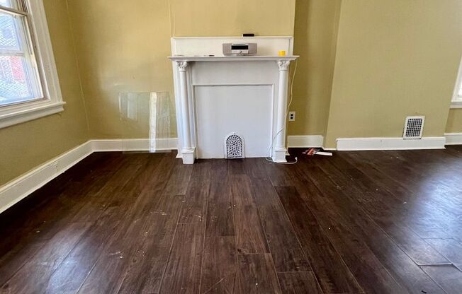 Stunning 3-Bedroom Townhome in Carroll Park! Available NOW!